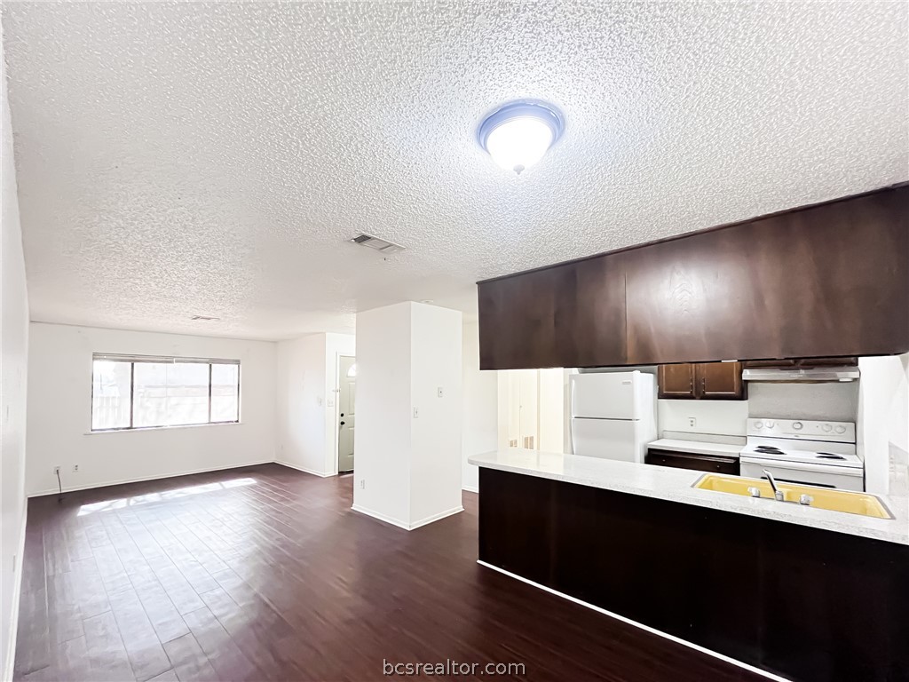 800 Pine Street Property Photo 2
