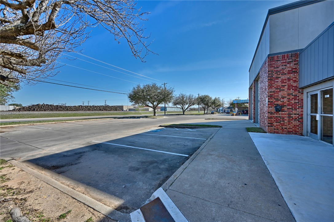 1140 Finfeather Road Property Photo 3