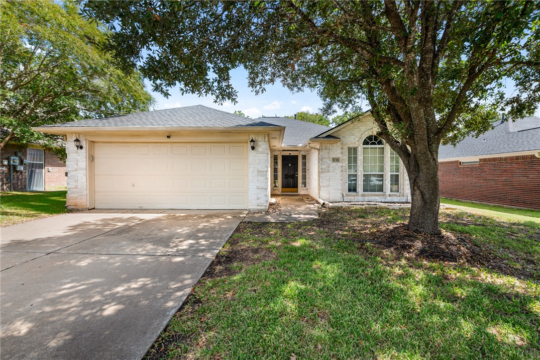 1711 Beaver Pond Court Property Photo 1