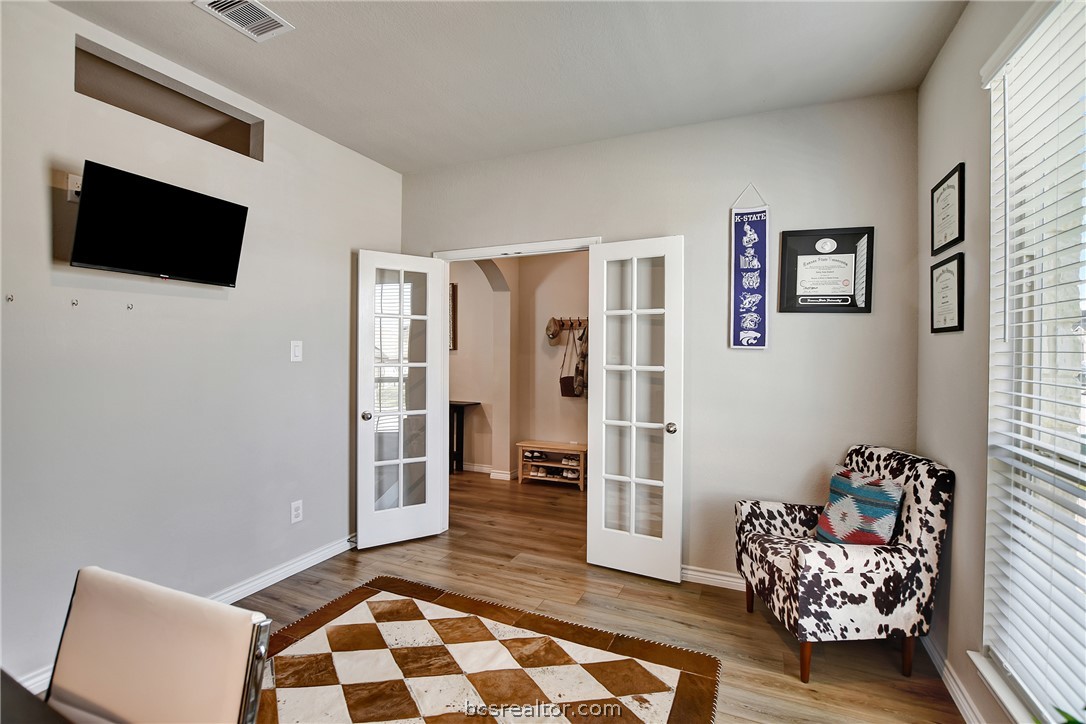 1011 Davy Street Property Photo 6