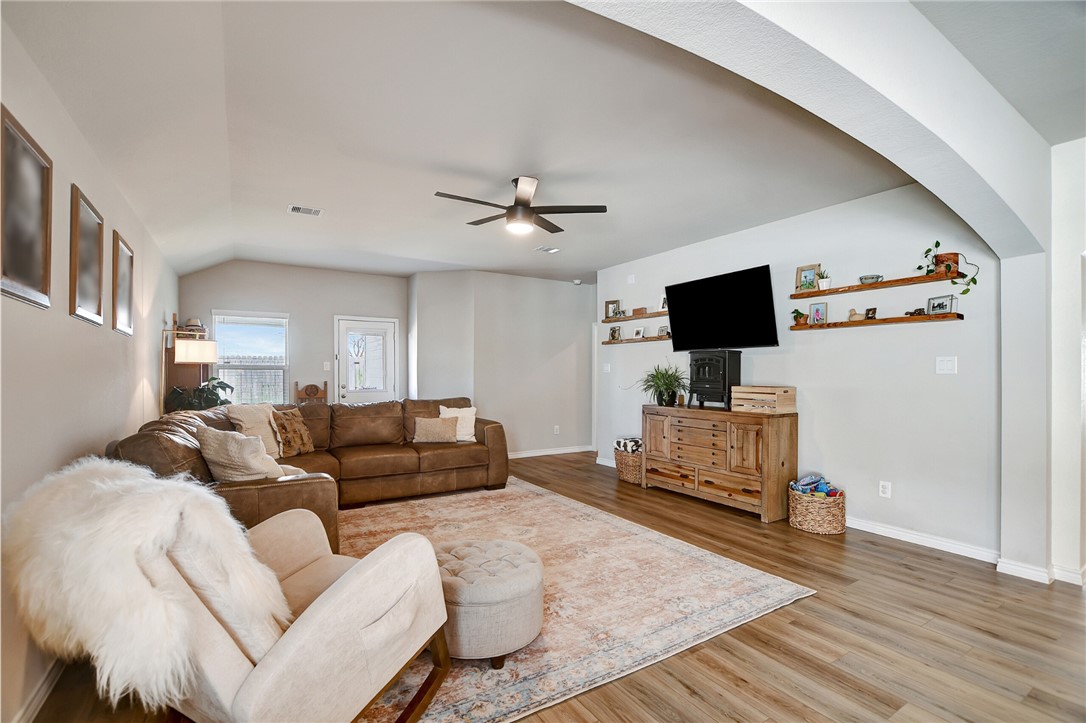 1011 Davy Street Property Photo 14