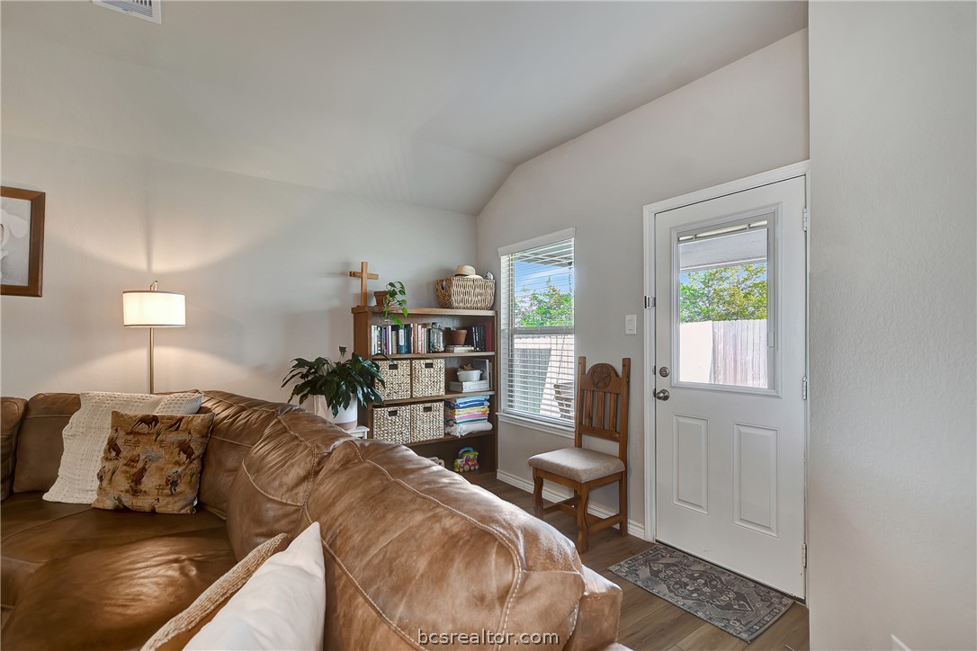 1011 Davy Street Property Photo 16