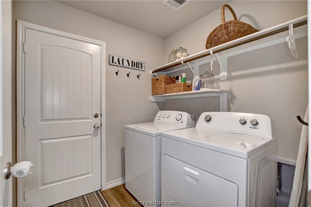 1011 Davy Street Property Photo 29