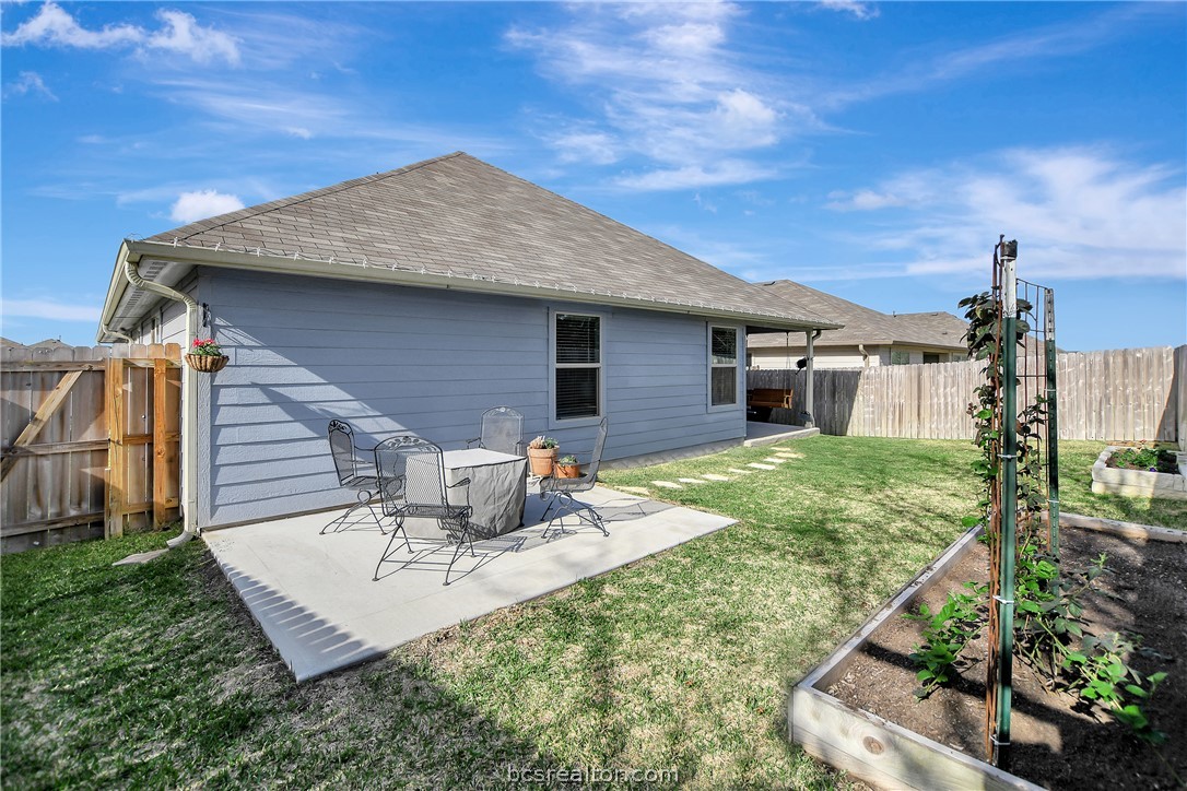 1011 Davy Street Property Photo 31
