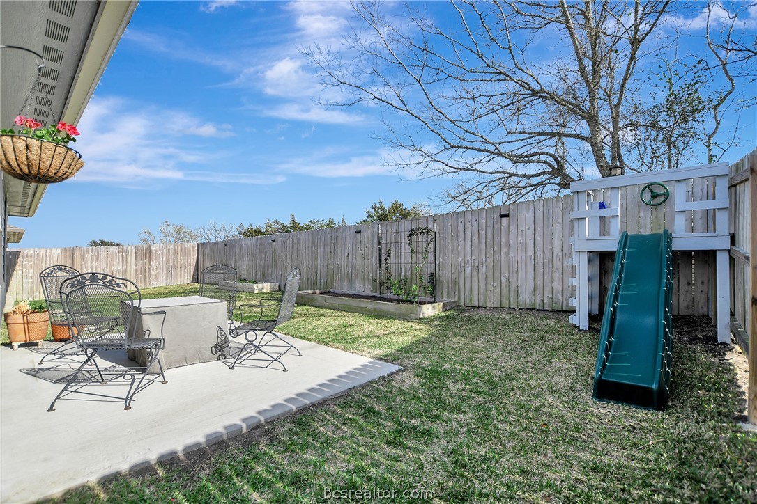1011 Davy Street Property Photo 32