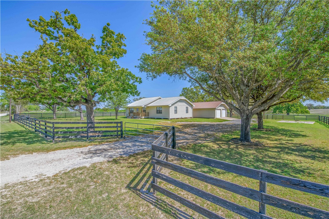 3675 Zulch Road Property Photo 1