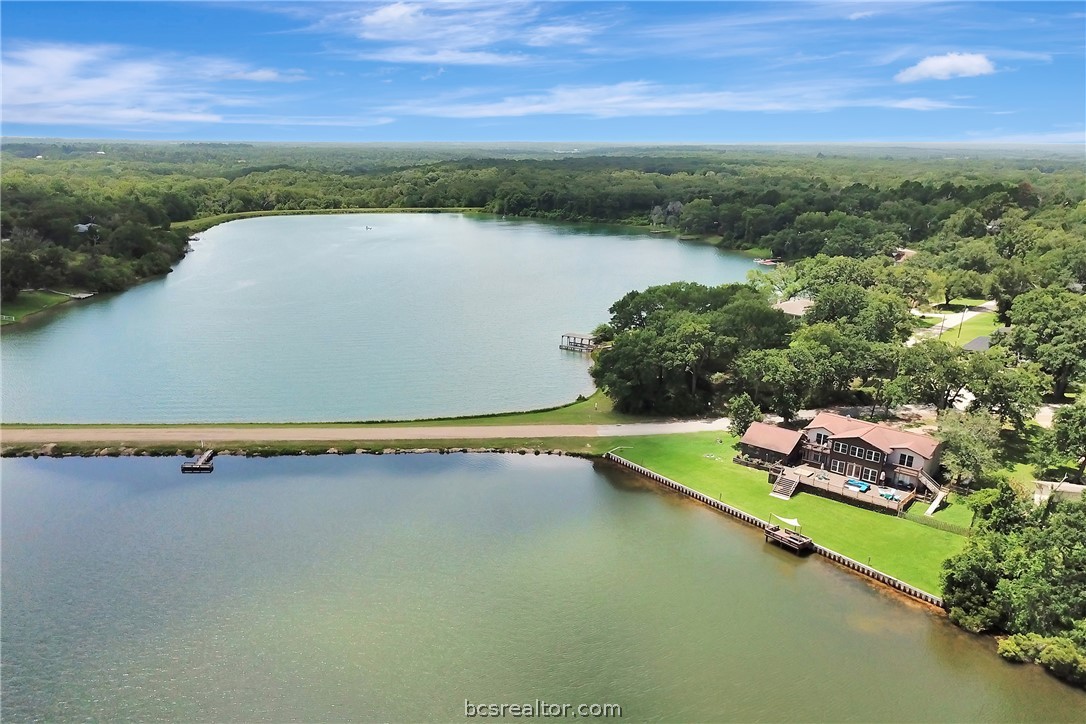 571 Lakeview Circle Property Photo 1