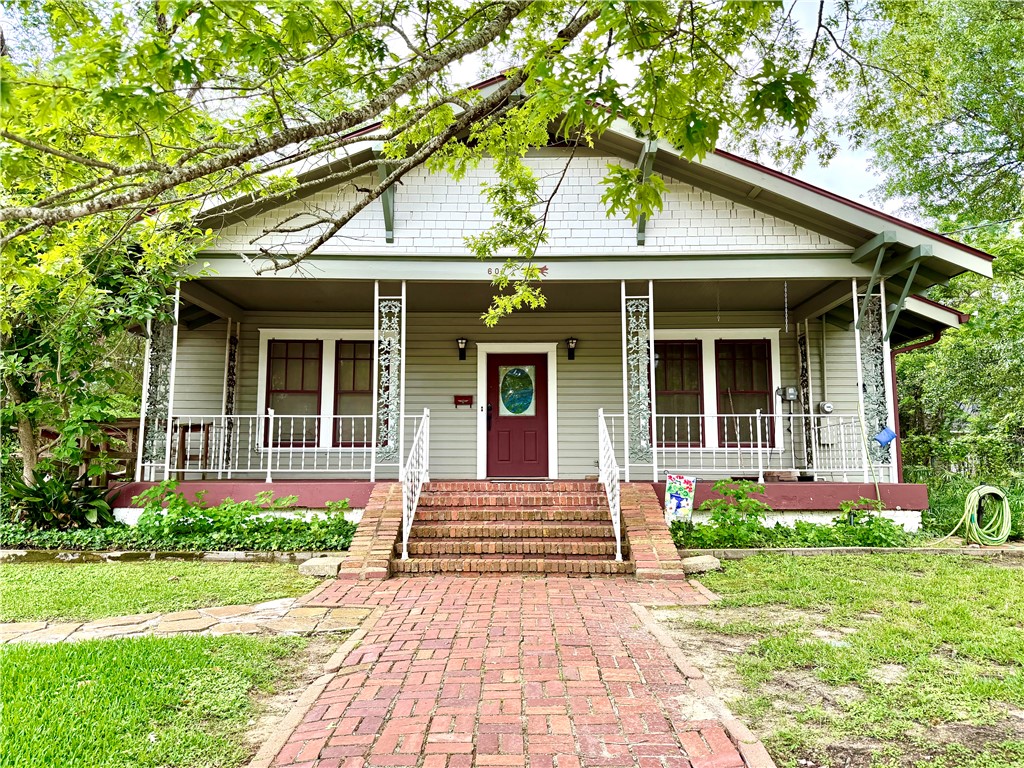607 West Fox Street Property Photo 1