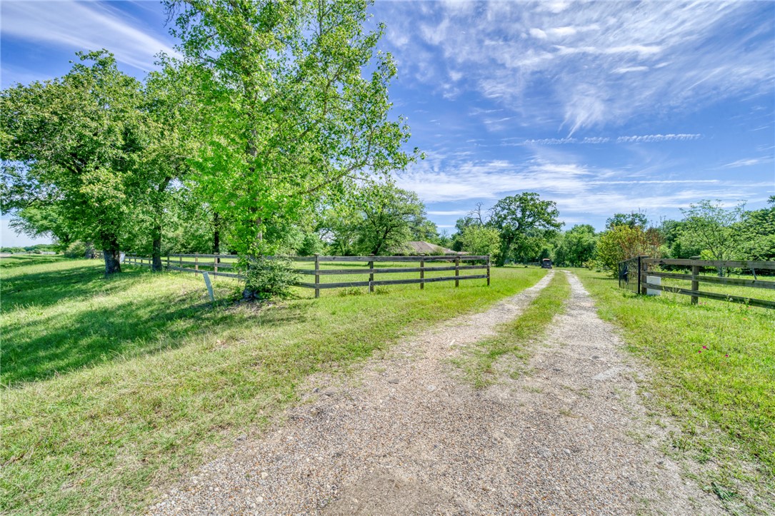7000 Fm 3060 Farm To Market Road Property Photo 1
