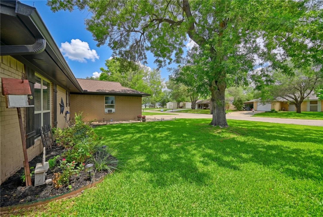 908 Pine Drive Property Photo 3