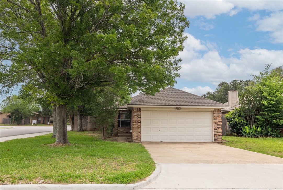 826 Azalea Court Property Photo 1