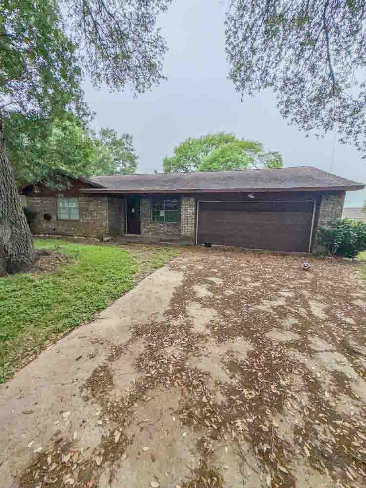 203 N Drumm Property Photo 1