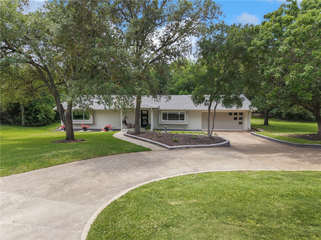 303 Brookside Drive E Property Photo 1