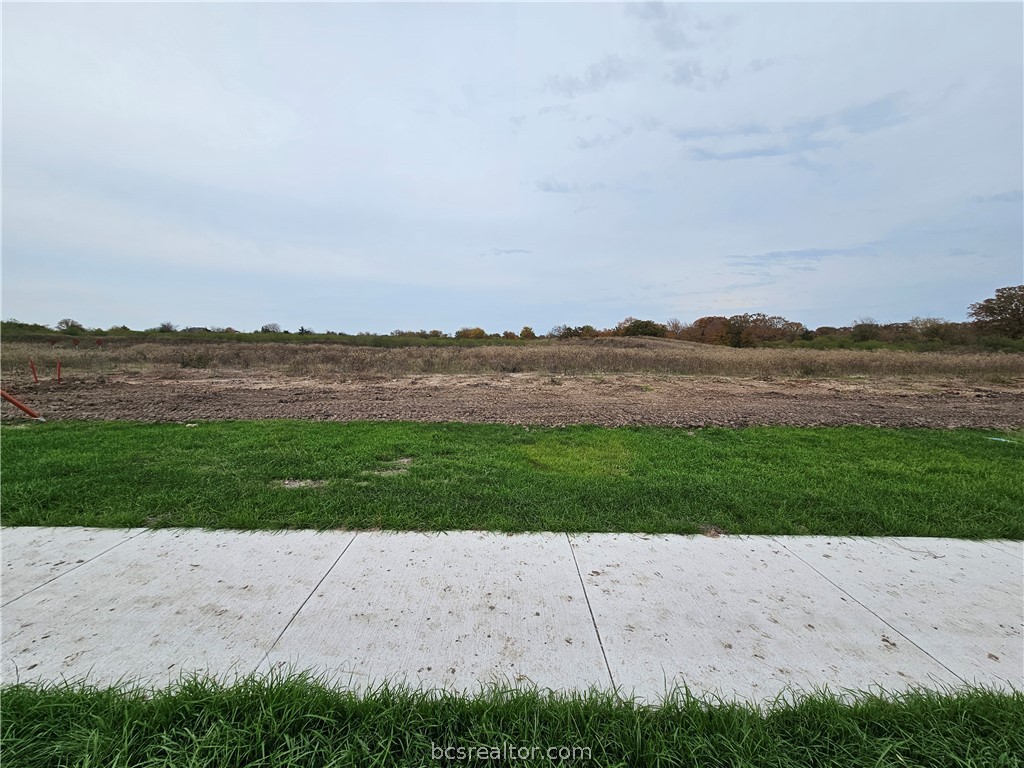 2801 Captain Drive Property Photo 3