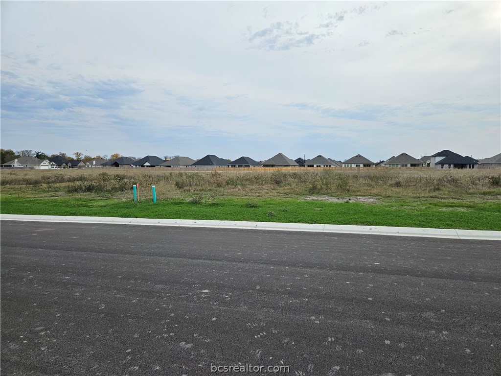 2801 Captain Drive Property Photo 4