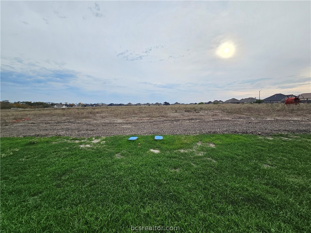 2801 Captain Drive Property Photo 5
