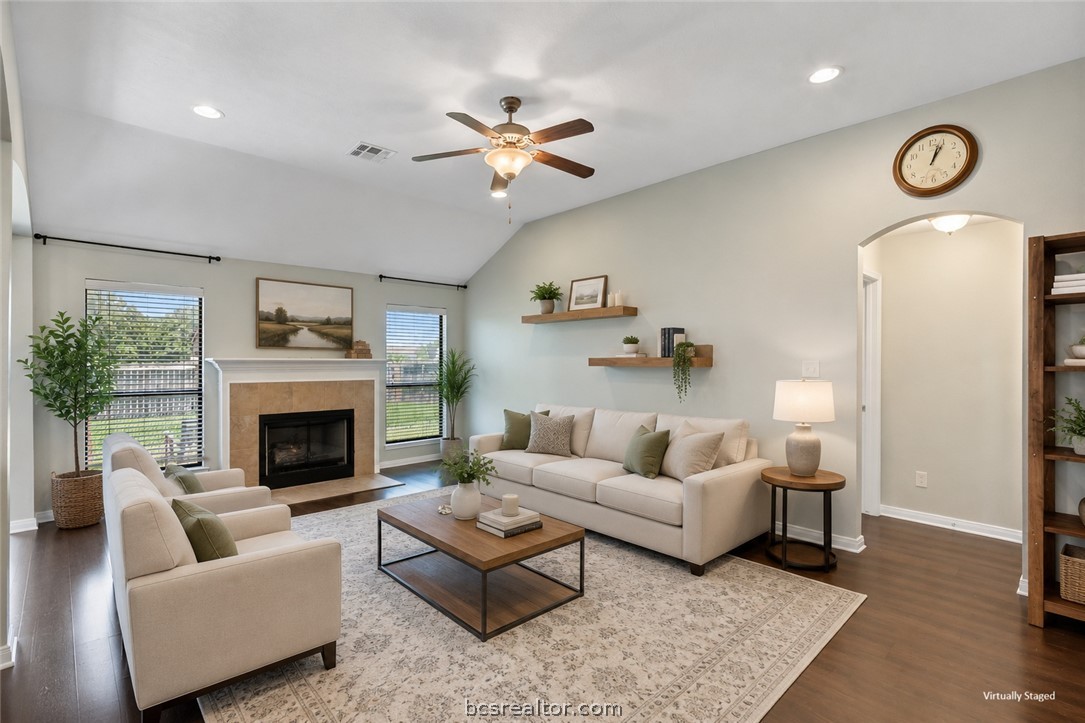 2071 Mountain Wind Loop Property Photo 1