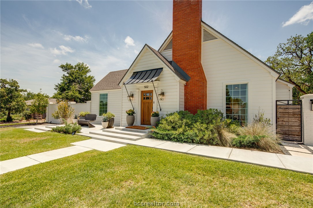 502 Brookside Drive E Property Photo 1