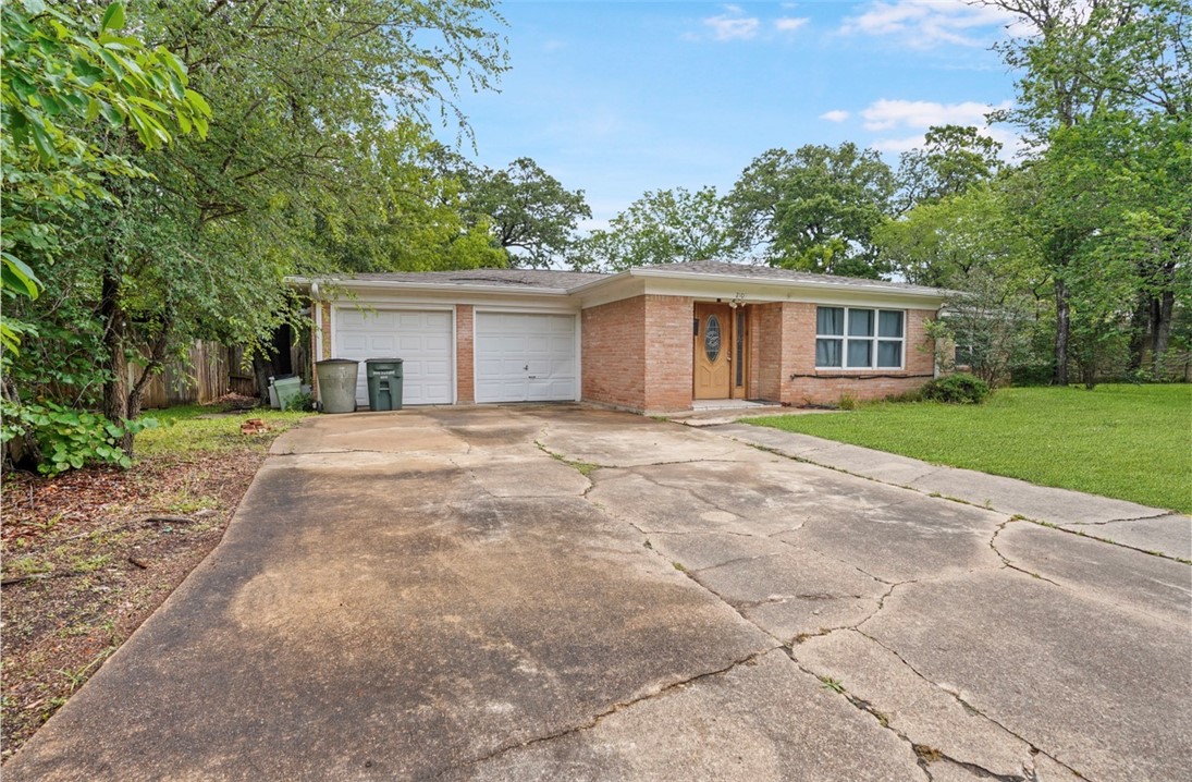 2109 Wayside Drive Property Photo 1
