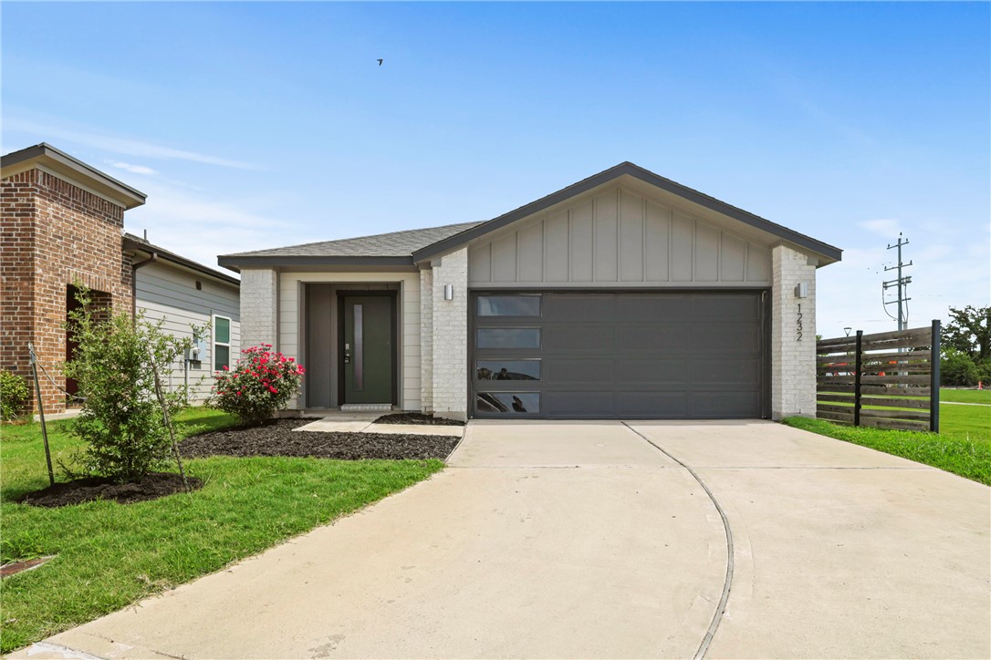 1232 Amistad Loop Property Photo 1