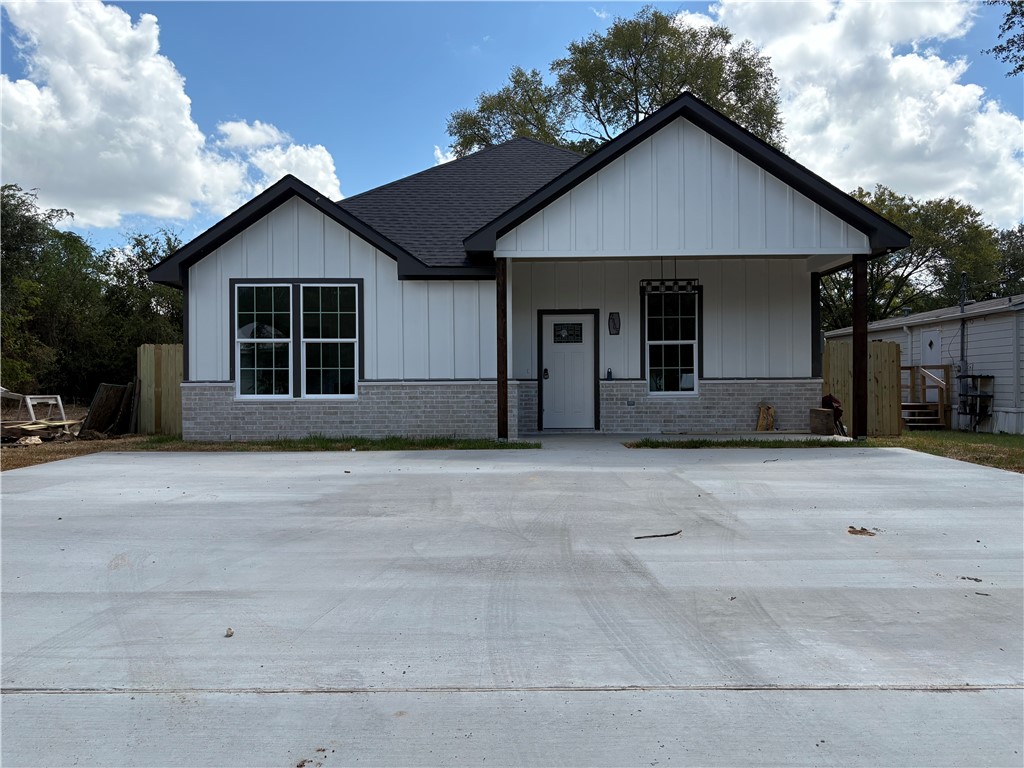 2405 Southside Drive Property Photo 1