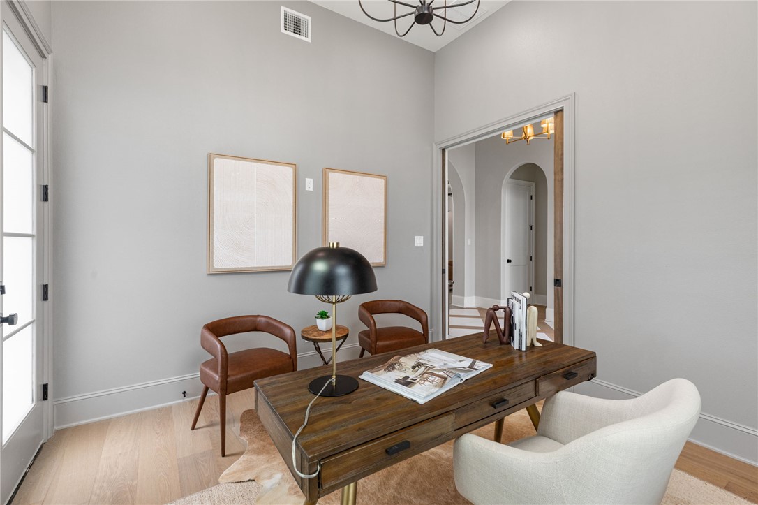 10372 Charlinda Lane Property Photo 6