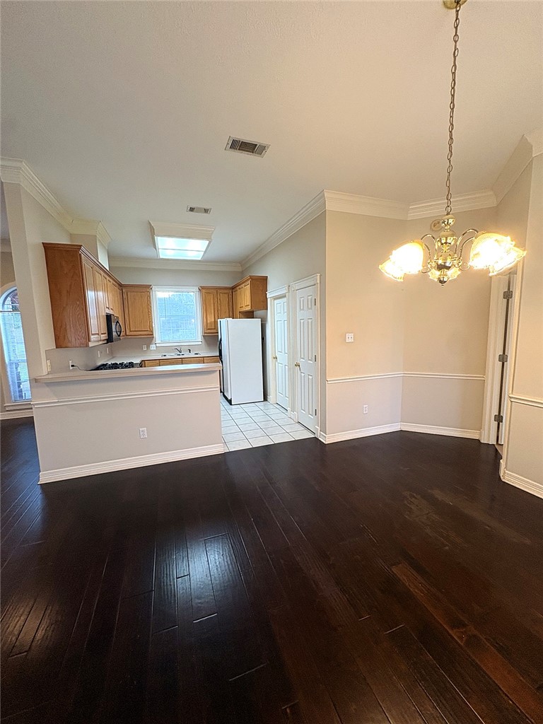 606 Aster Drive Property Photo 5