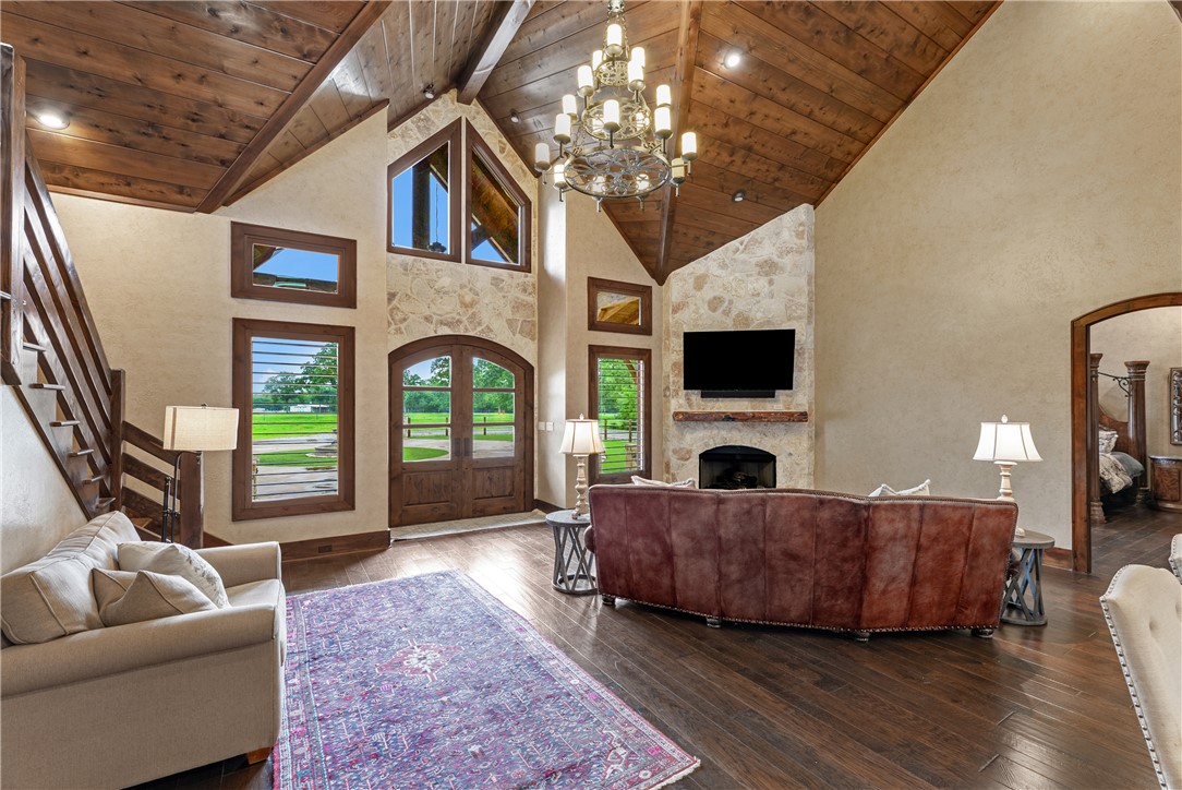 654 Navasota Property Photo 10