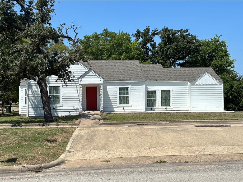 400 Oak Street Property Photo 1