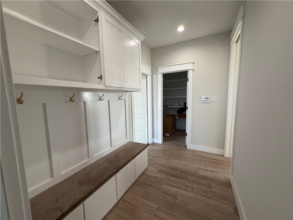 6923 Ellehue Lane Property Photo 18