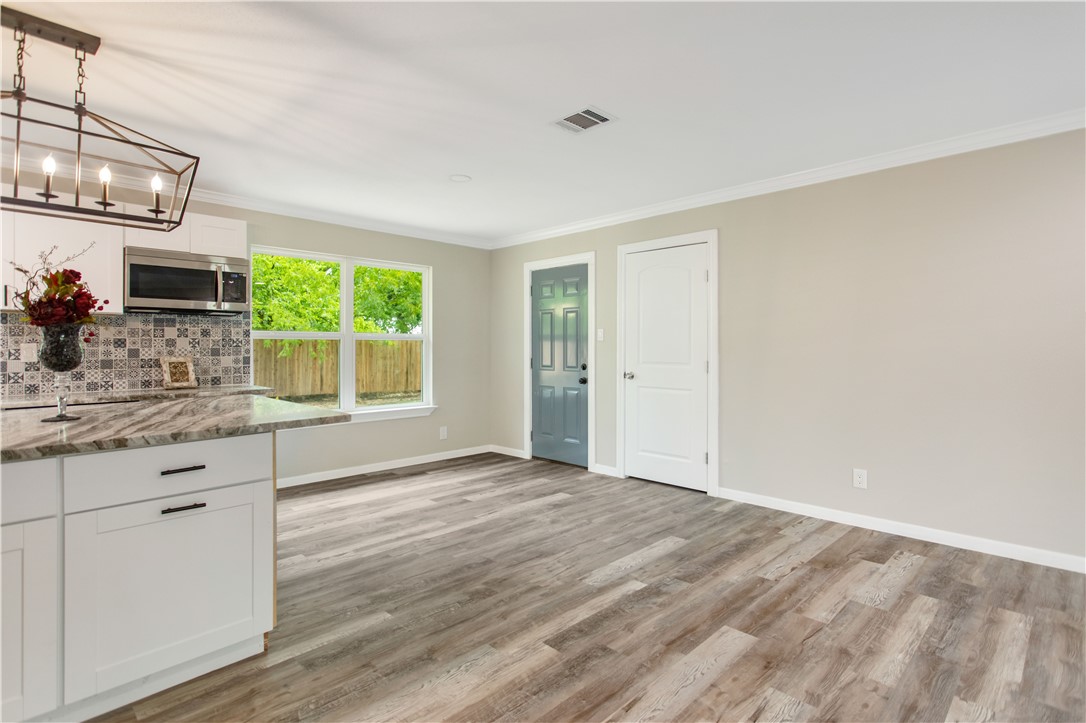 904 Westview Property Photo 9