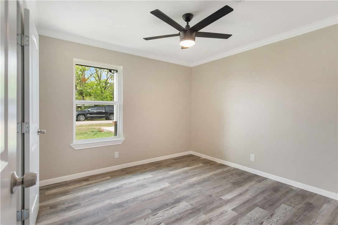 904 Westview Property Photo 18