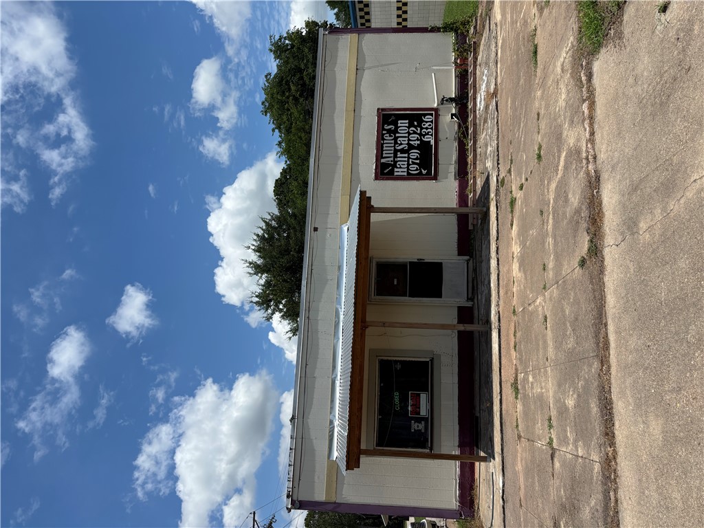 807 Post Oak Street Property Photo 1