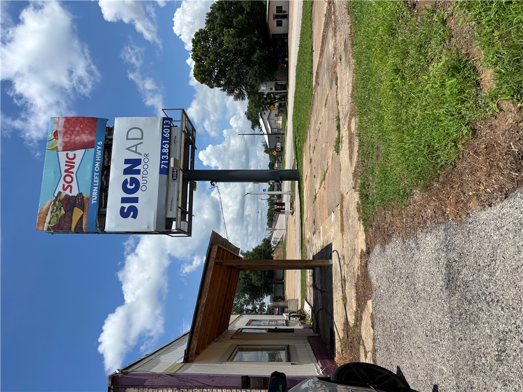 807 Post Oak Street Property Photo 2