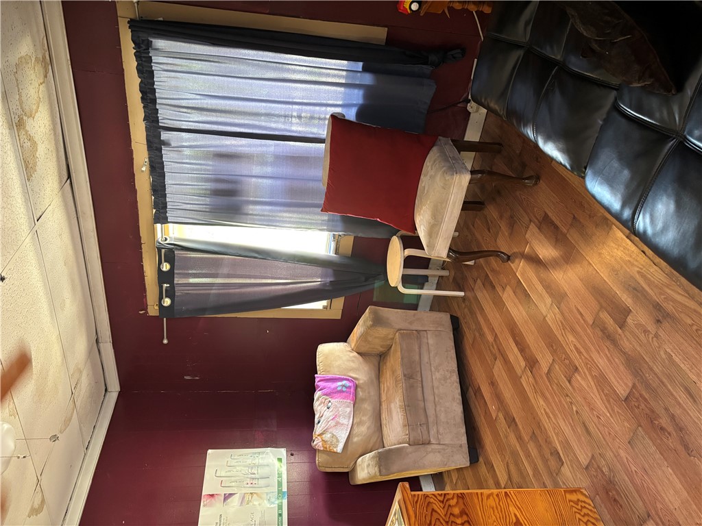807 Post Oak Street Property Photo 7