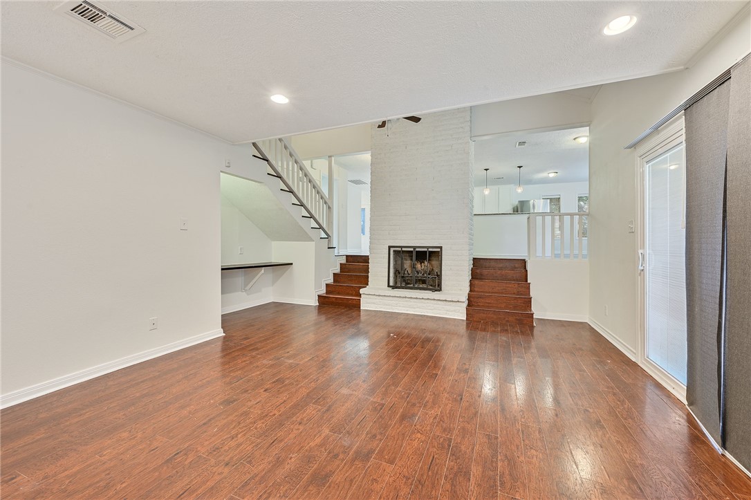 2504 Broadmoor Drive Property Photo 9