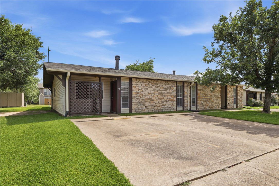 2100 Windsor Drive 37 Property Photo 1