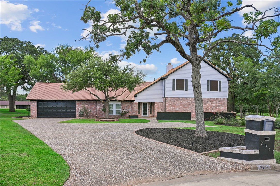 2711 Pinehurst Circle Property Photo 1