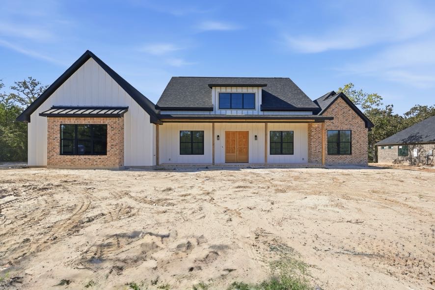 5564 Woodland Park Drive Property Photo 1