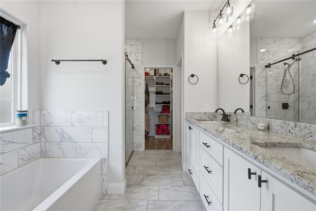 401 Brazos Bend Property Photo 11