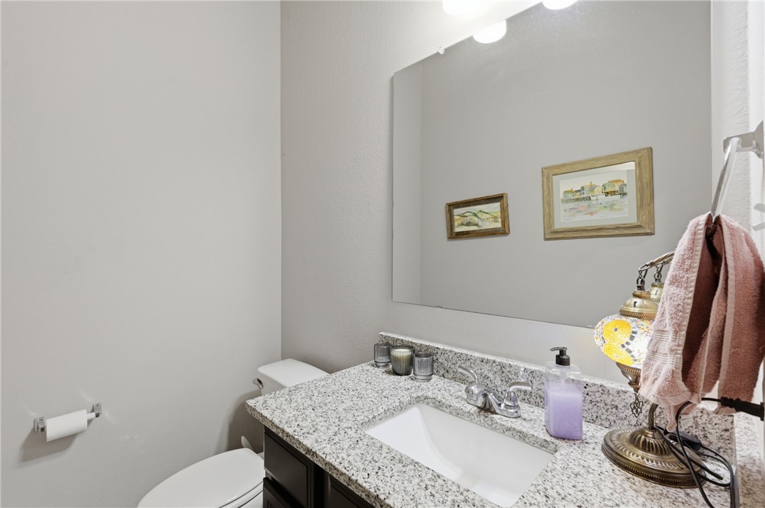 915 Farm Path Property Photo 8