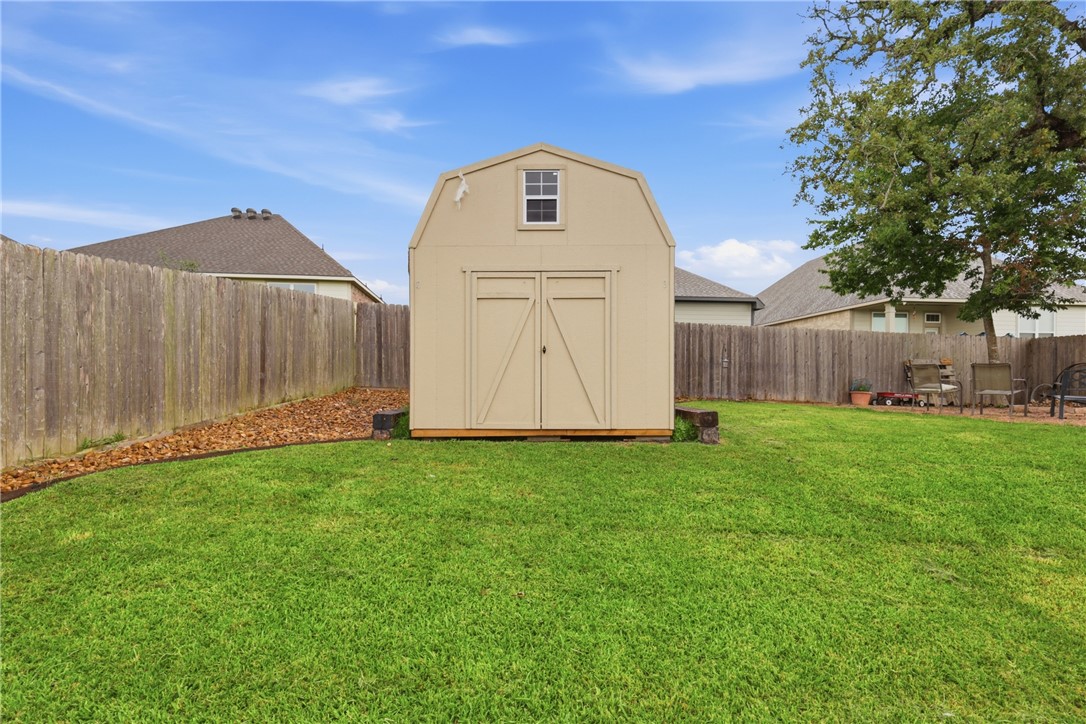 915 Farm Path Property Photo 16