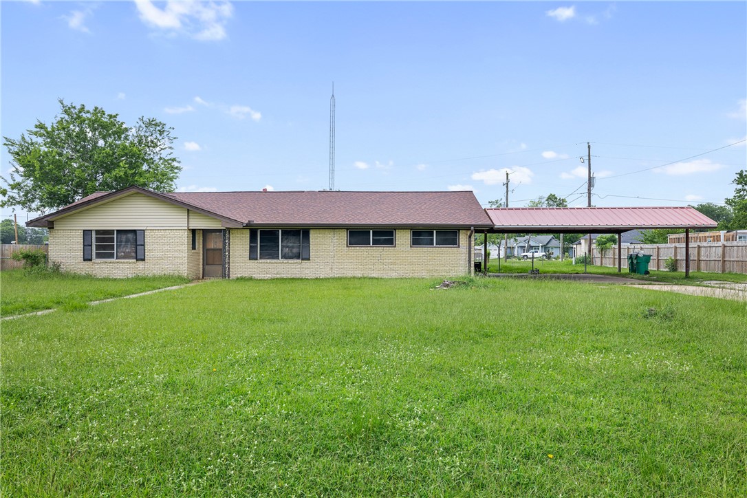 305 West School Street Property Photo 1