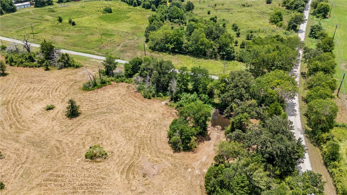 995 Diserens Road Property Photo 2