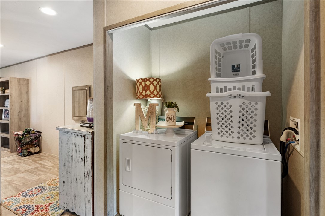 995 Diserens Road Property Photo 38
