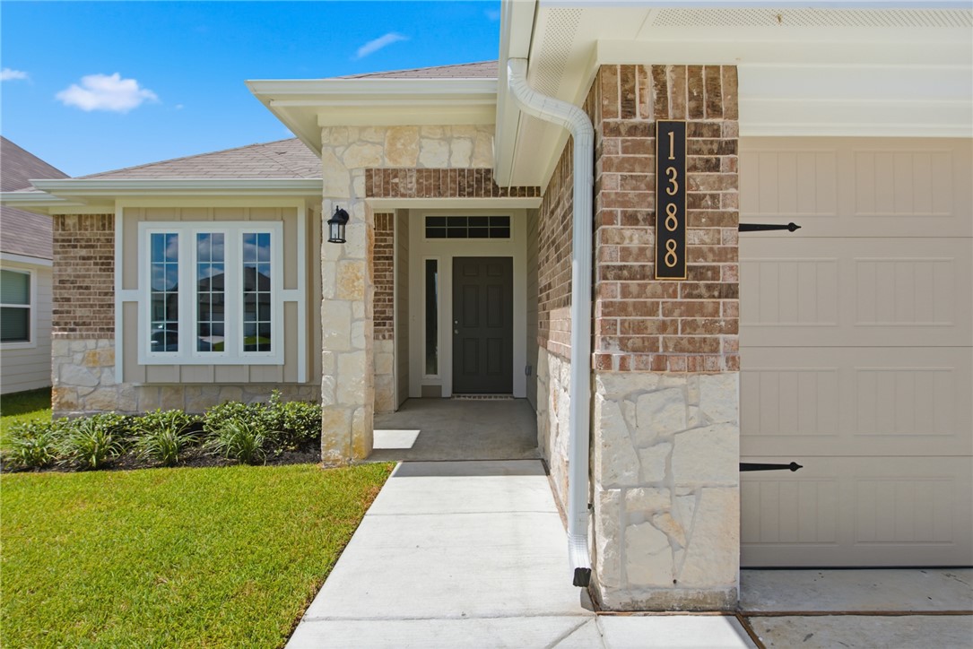 1388 Kingsgate Drive Property Photo 3