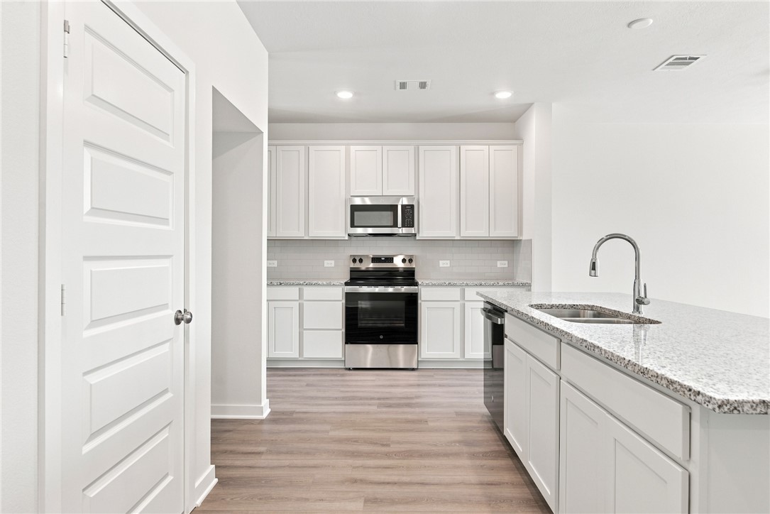 1388 Kingsgate Drive Property Photo 10