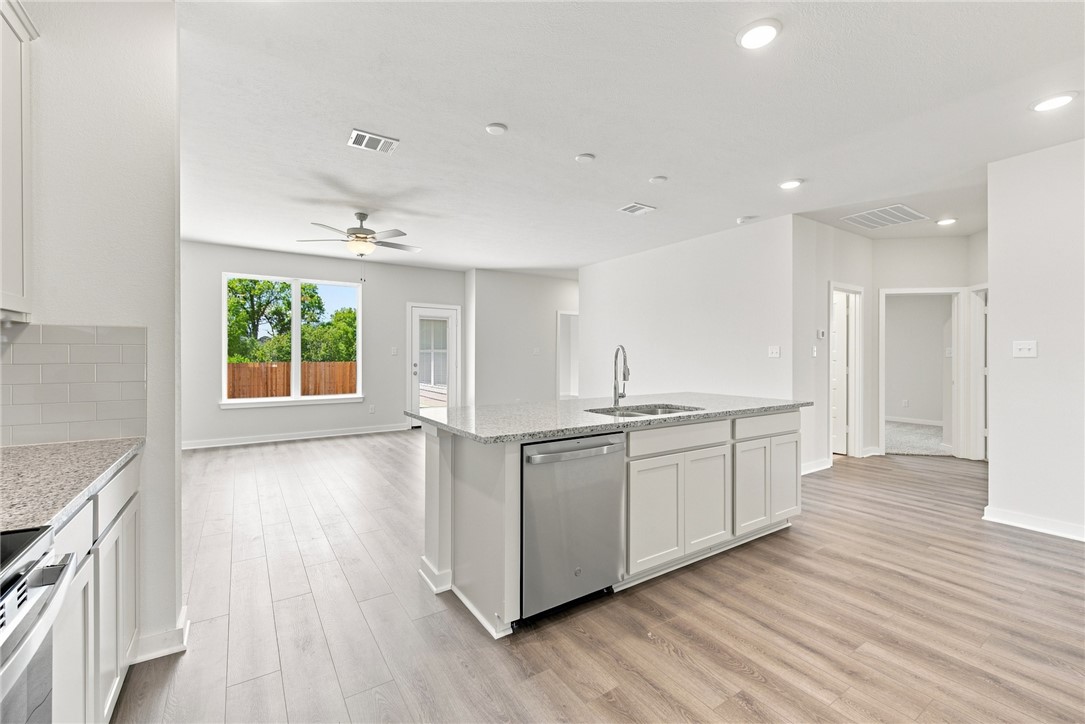 1388 Kingsgate Drive Property Photo 11