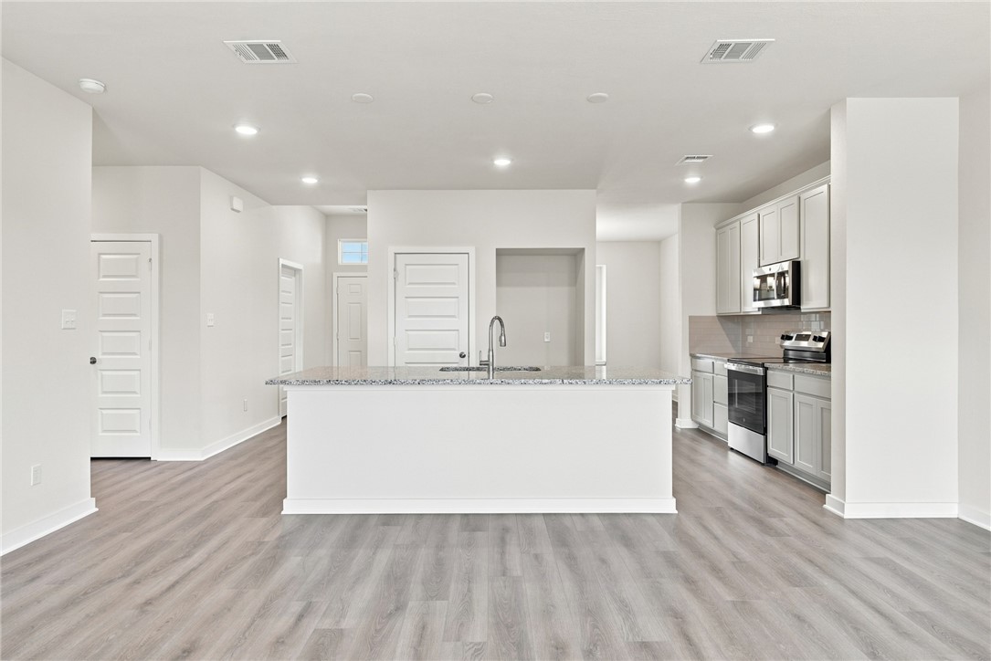 1388 Kingsgate Drive Property Photo 14