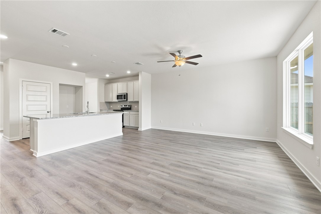 1388 Kingsgate Drive Property Photo 19
